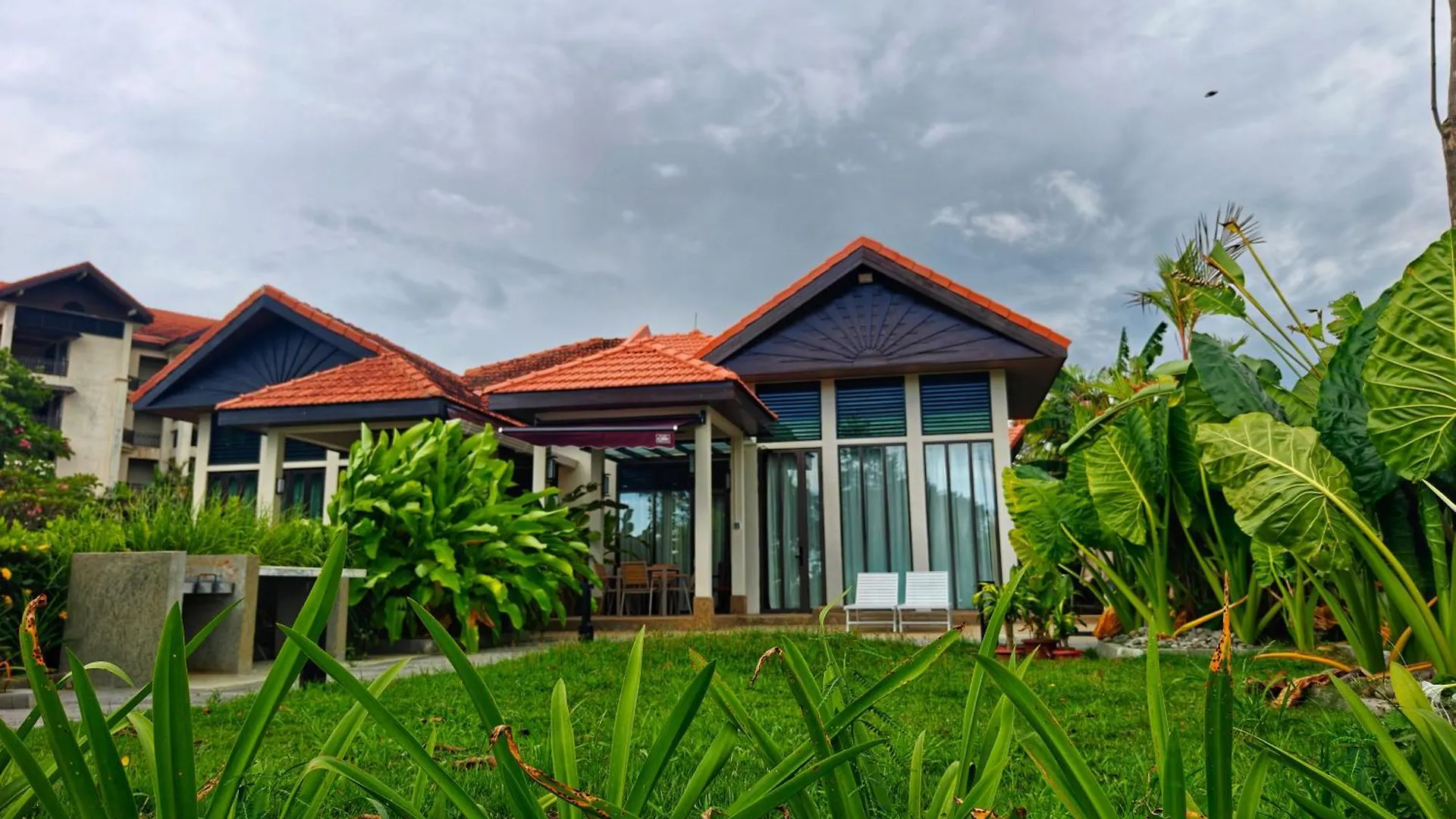 Resort Sabah Beach Villas&Suites Kota Kinabalu