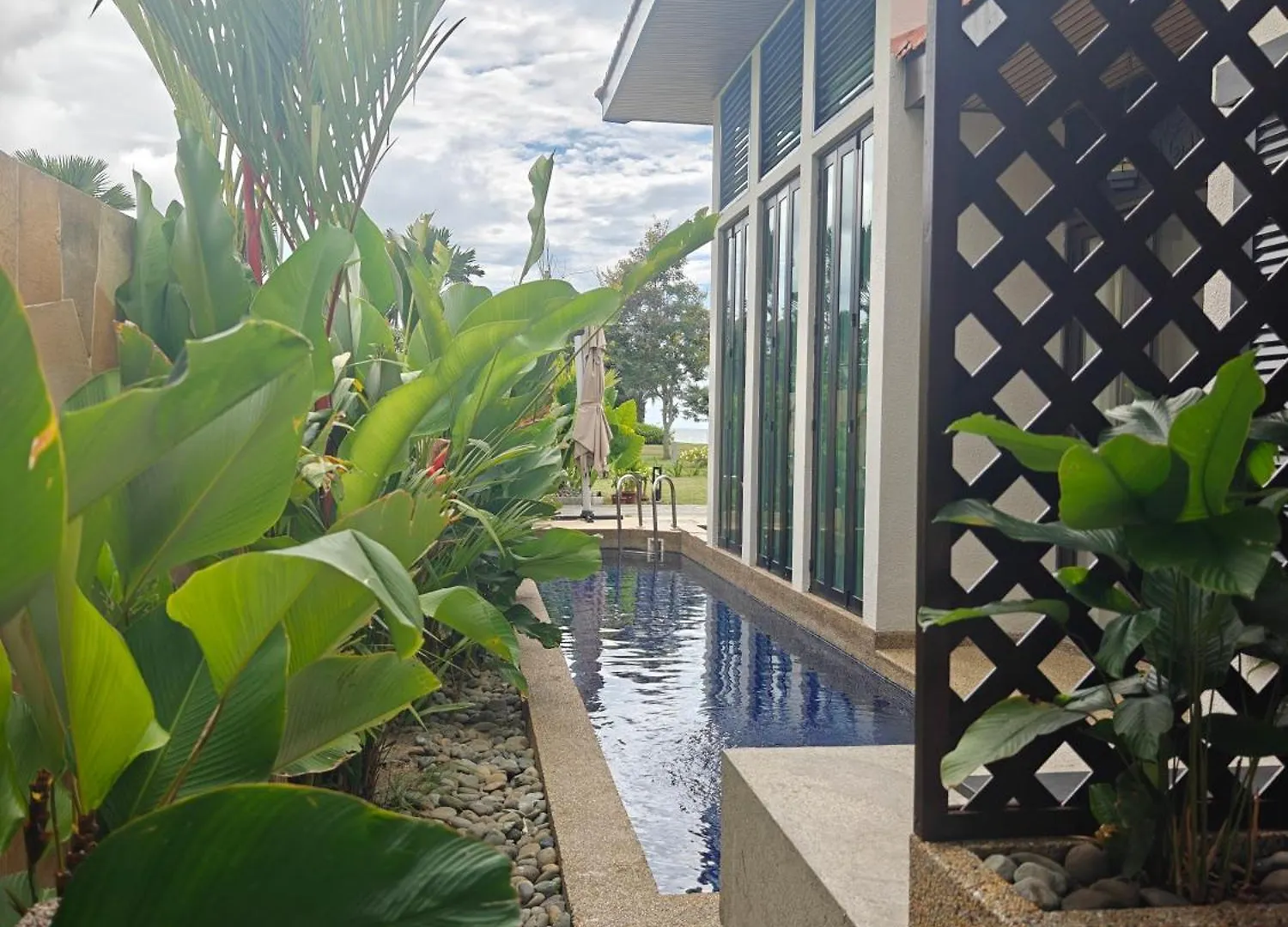 Sabah Beach Villas & Suites Kota Kinabalu 3*,  Malaysia