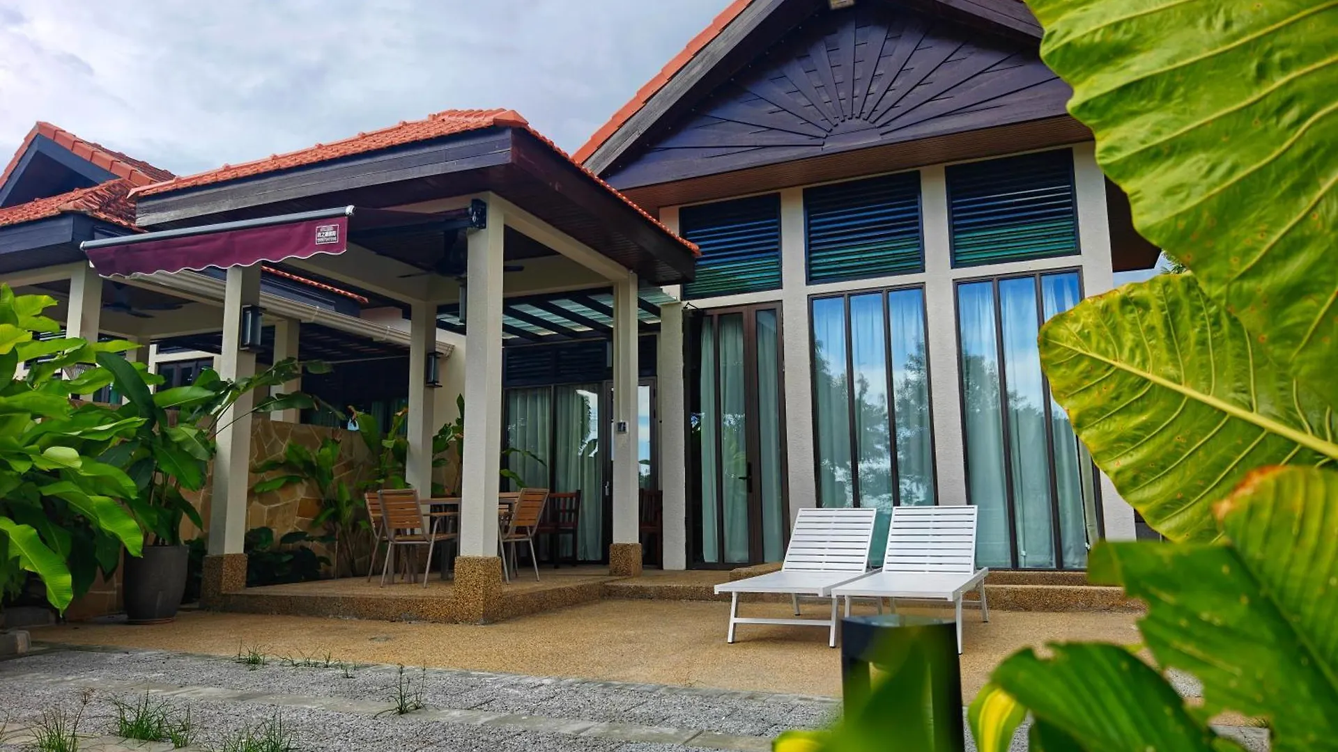 Resort Sabah Beach Villas & Suites Kota Kinabalu